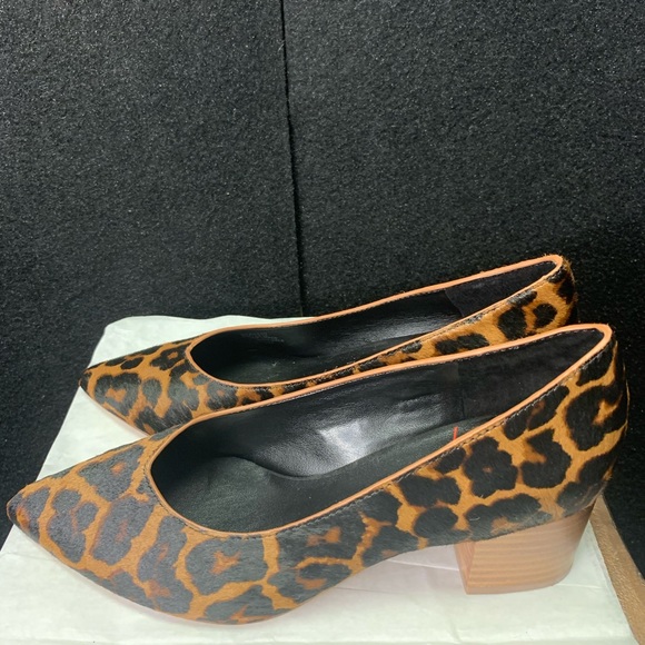 Kerah Pointed Toe Pump
SOLE SOCIETY - Picture 14 of 15